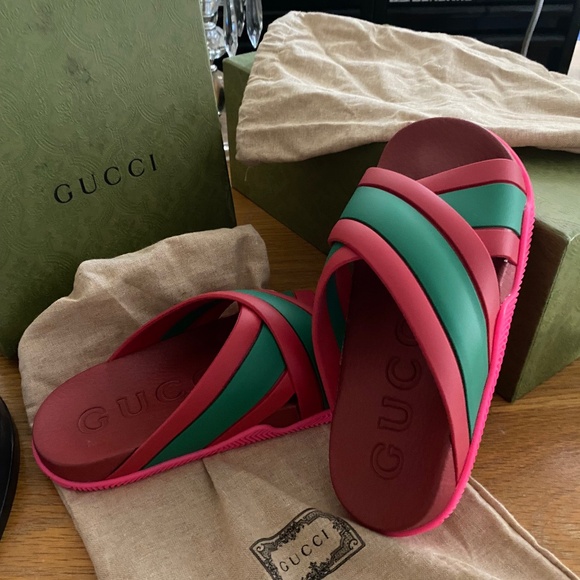 Gucci Sandals - Picture 1 of 3